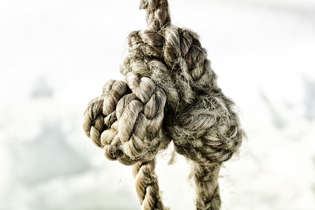 Manschettenknöpfe mit Knoten